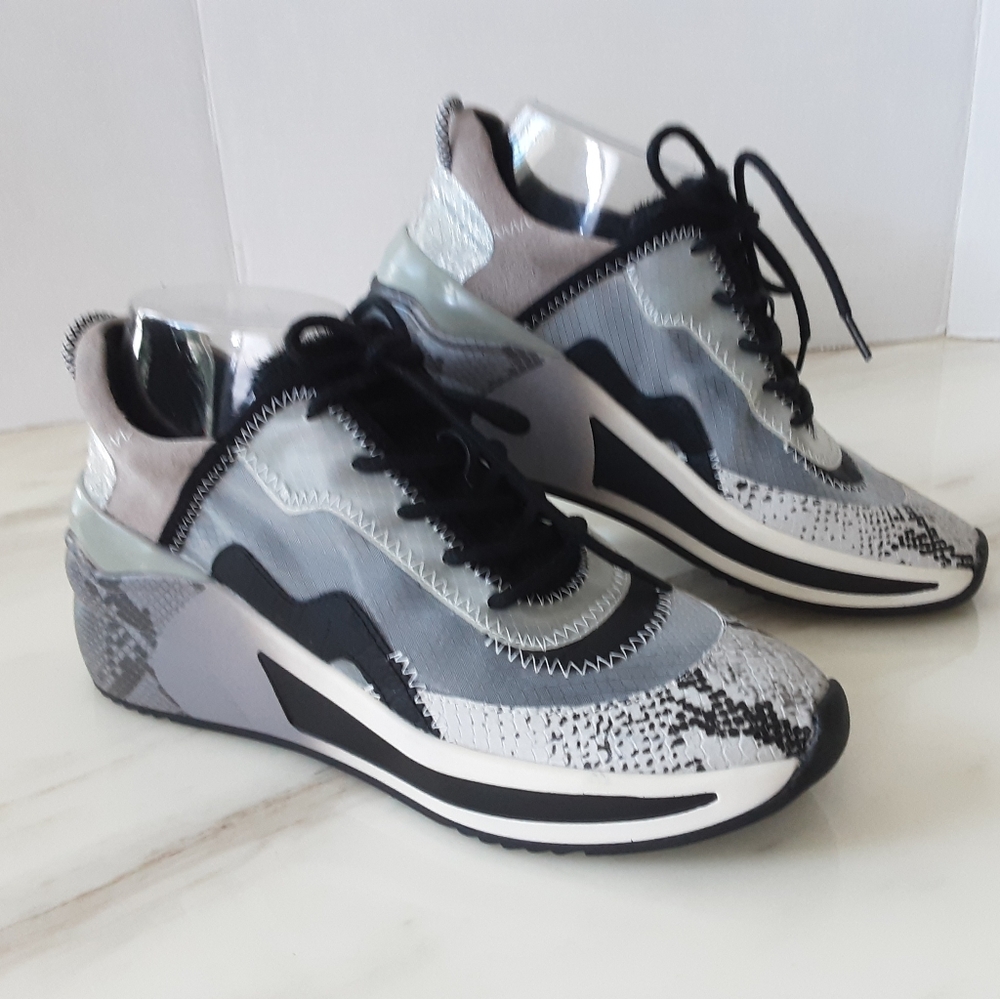 GIANNI BINI Malloy Chunky Snakeskin Print Calf Fur Lace-Up Wedge Sneakers Sz 8M - Picture 2 of 11